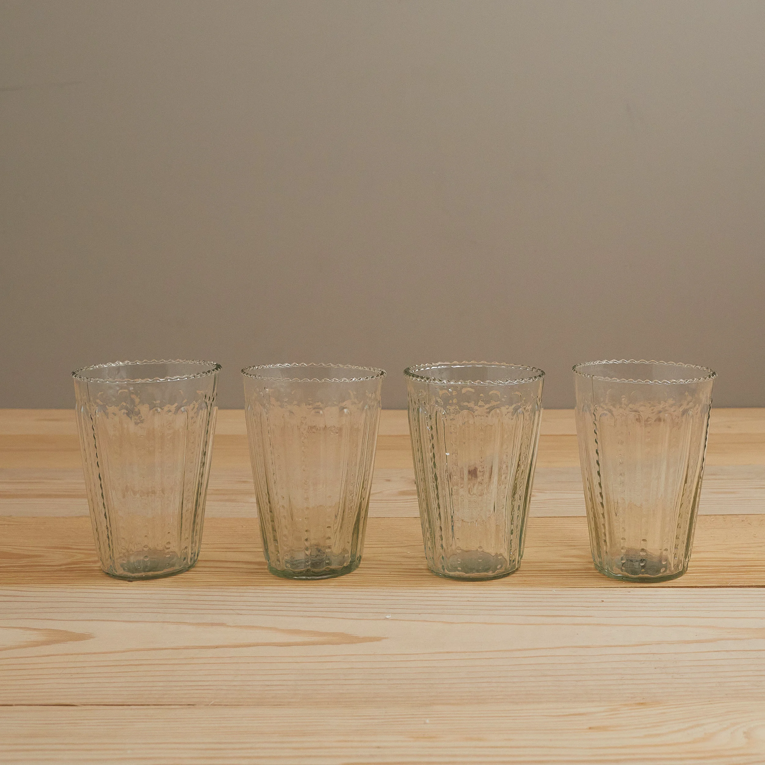 Carefully Designed Ruffle Glass Tumbler Set of 4 Fine Crafted