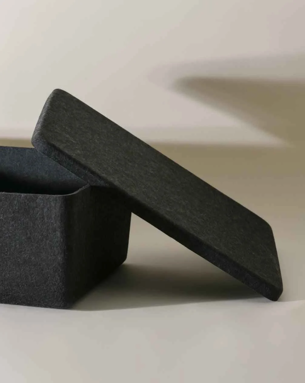 Carefully Designed Sculpted XL Lid Casual