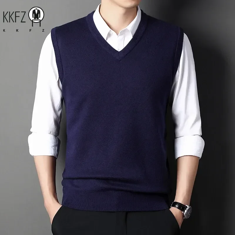 Classic Men's Solid Color V-Neck Knitted Vest – Casual Sleeveless Sweater Top First-Class