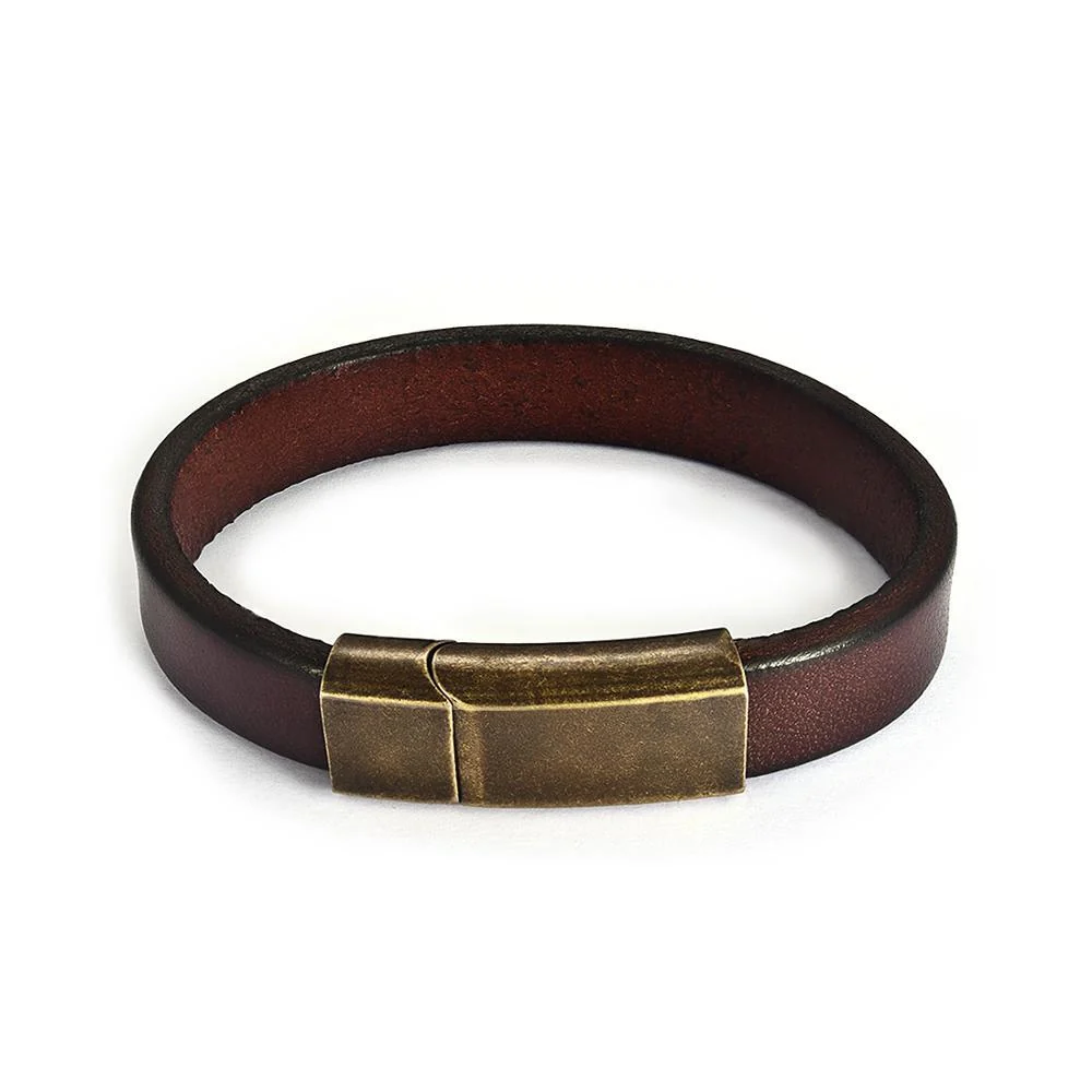 Breathable Arjen Pulsera minimalista de piel de vaca con cierre de bronce World-Class