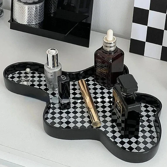 World-Class Black and White Irregular Tray Expertly Made