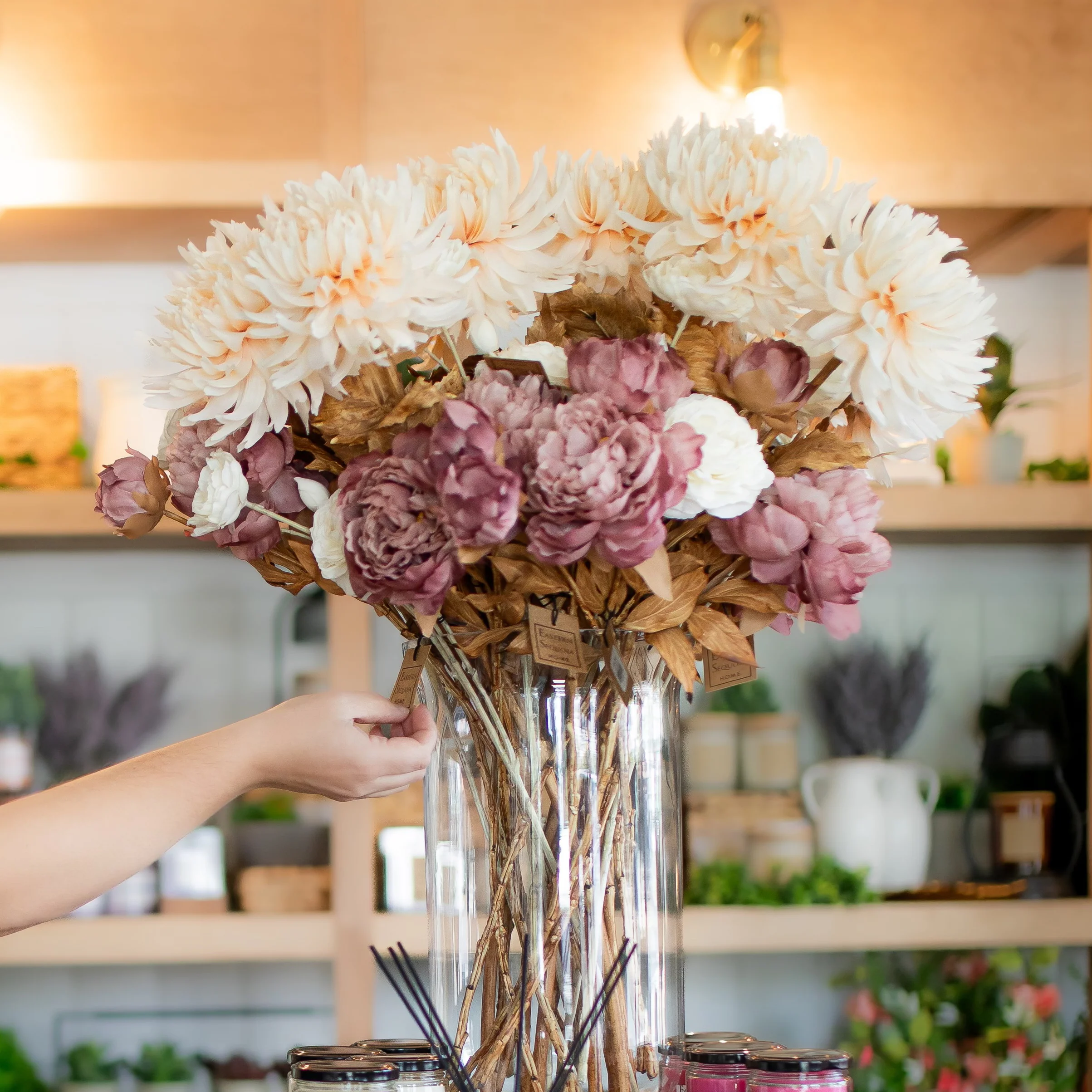 Optimized 27.5 Cream Blossoming Dahlia Stem Recyclable