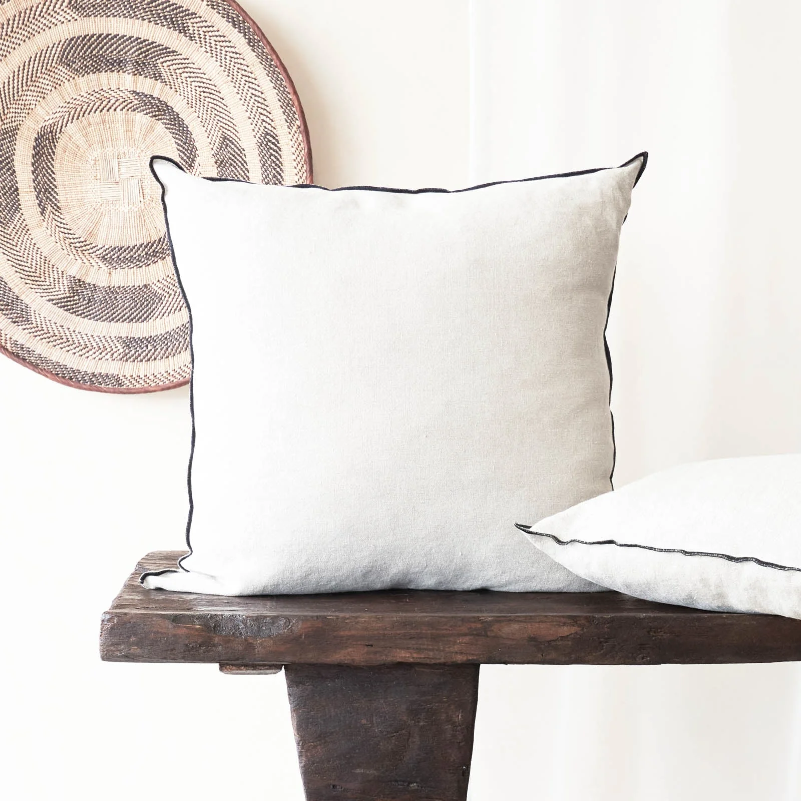 World-Class Black Line Cushion Stone Washed Linen - Naturel Excellent
