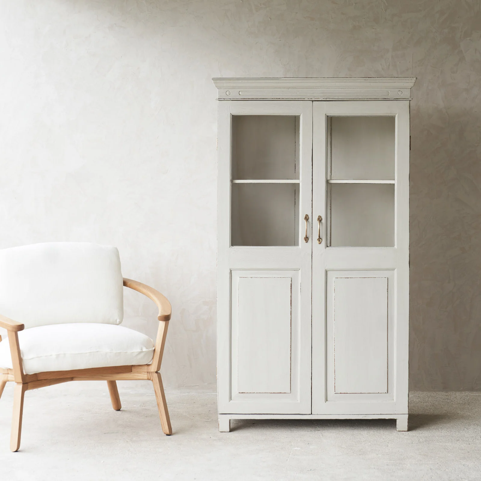 Exclusive Vintage Large Cabinet Fog Consistent