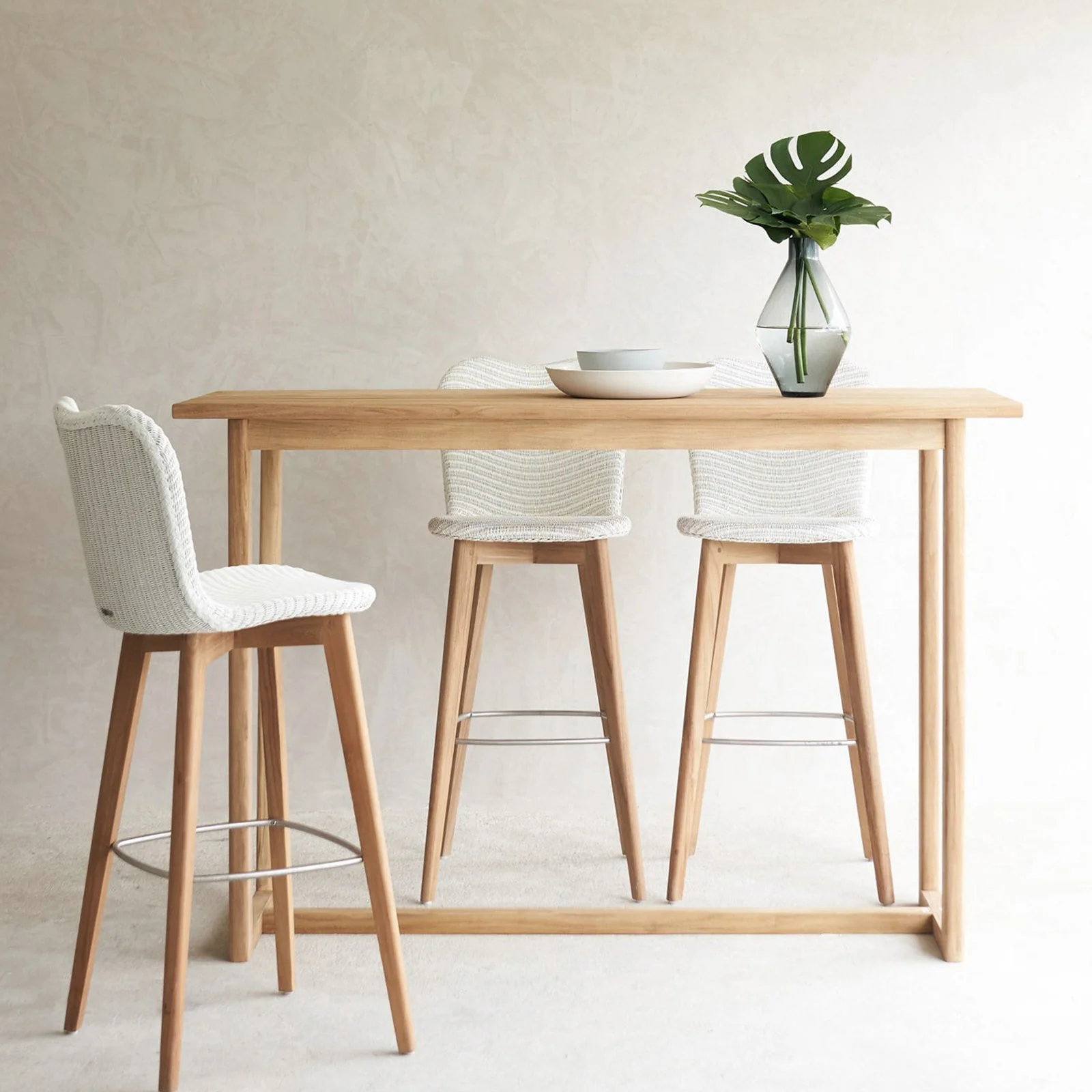 Fast Outdoor Bar Table 160 x 106cm Fashionable