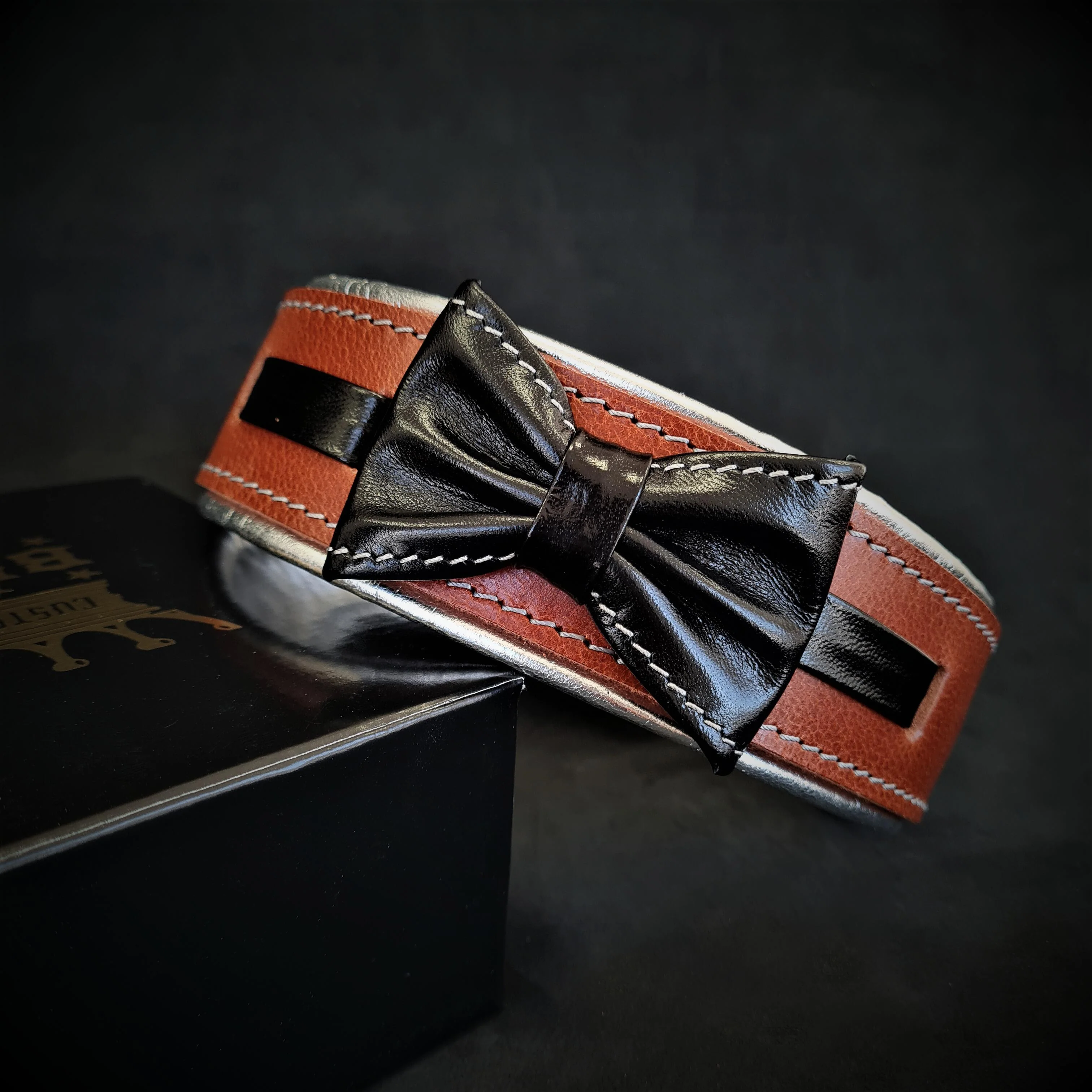 Original Design The Bowtie collar brown Clean