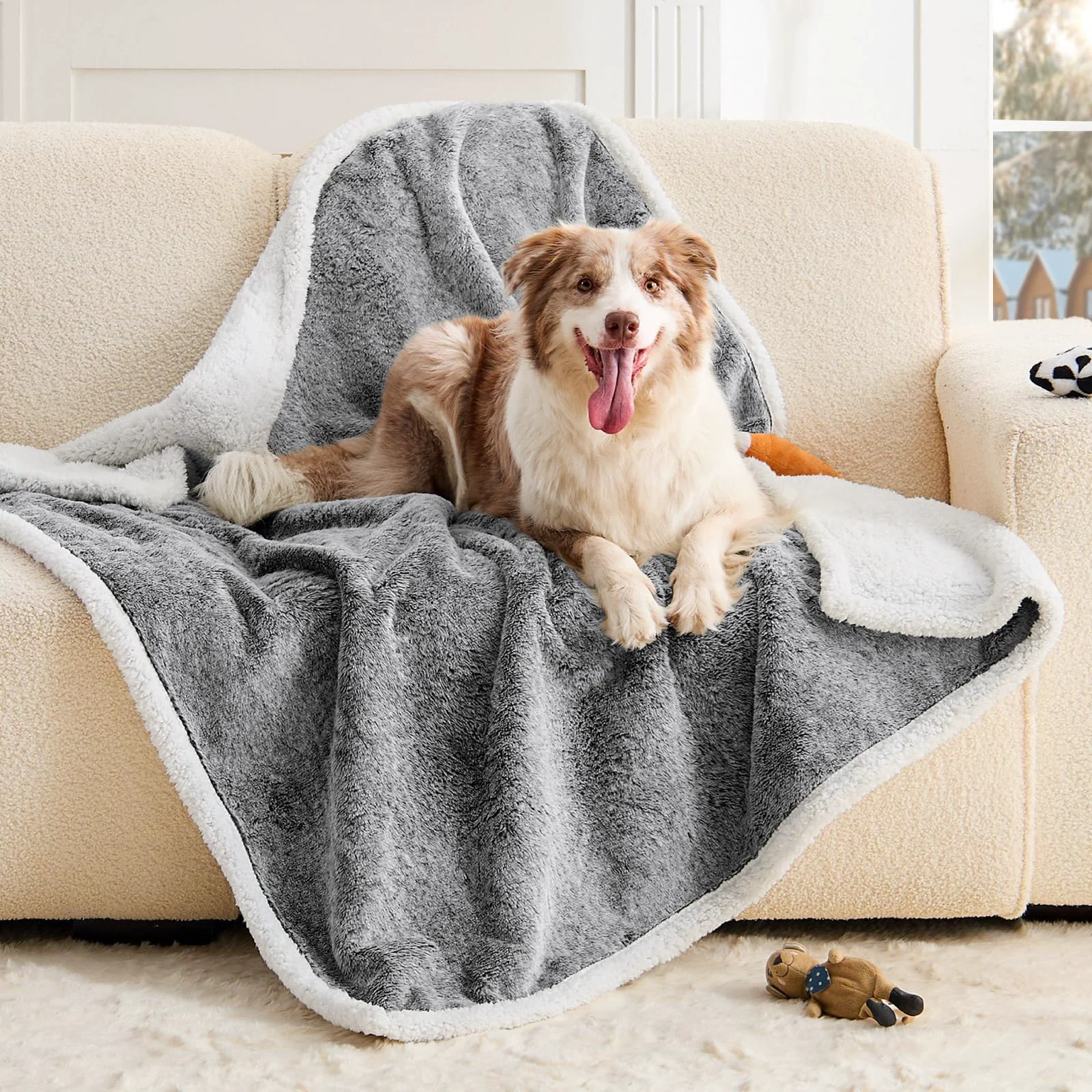 Smooth ChiXnuggle Waterproof Dog Blanket – Reversible Faux Fur Sherpa 50x60 Black Solid